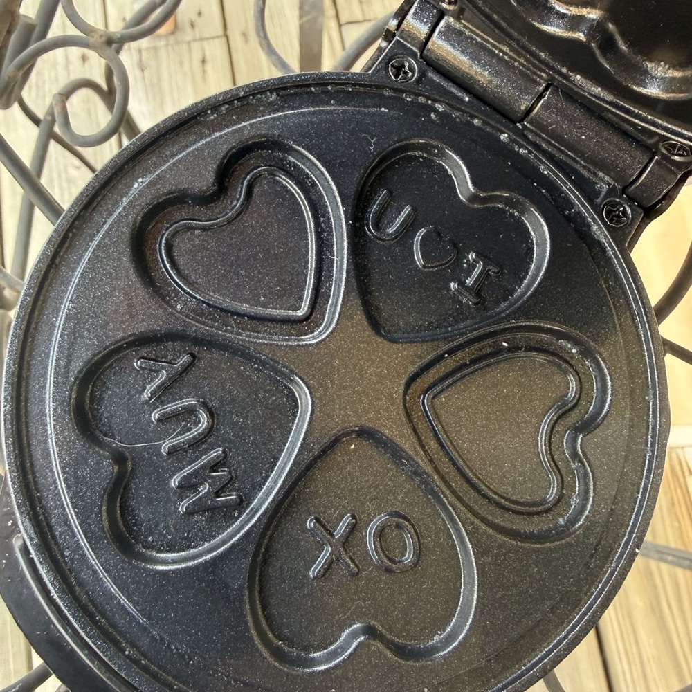 waffle maker  Pink with Multicolor Candy Heart Print - Picture 2 of 3